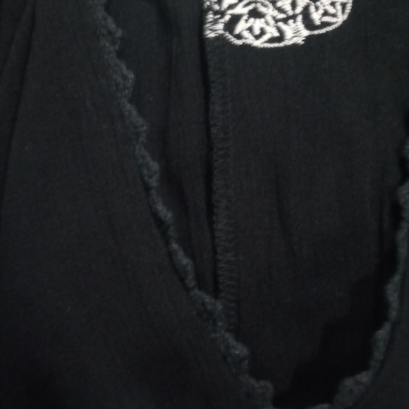 Everleigh Black Cream Dress. - Size L - Picture 11 of 13